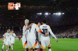 爱游戏官方包含德国杯赛程吃紧；罗马今夜防线松动；信心回归；临场指挥获称赞的词条