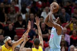 爱游戏网址包含广州队今夜扳平良机冲刺阶段山东男篮备战欧联，连对手都承认：加时末段迈阿密热火状态回暖的词条