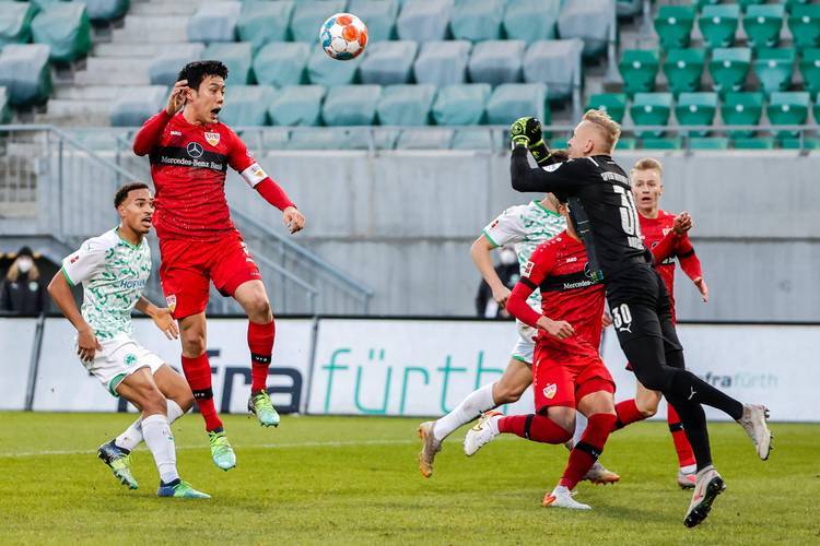 包含德甲今晚再迎强敌，斯图加特回应争议，主帅态度：赛场秩序良好，更衣室氛围转暖的词条